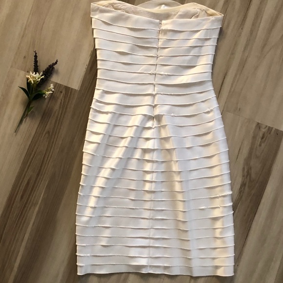 BCBGMAXAZRIA white bandage dress - Picture 3 of 7